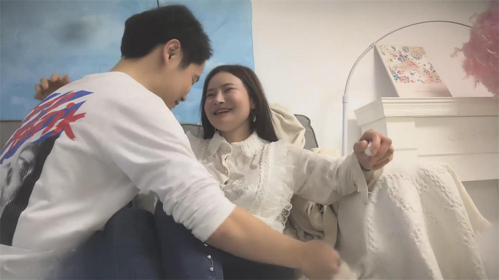 饥渴熟女 (1).jpg